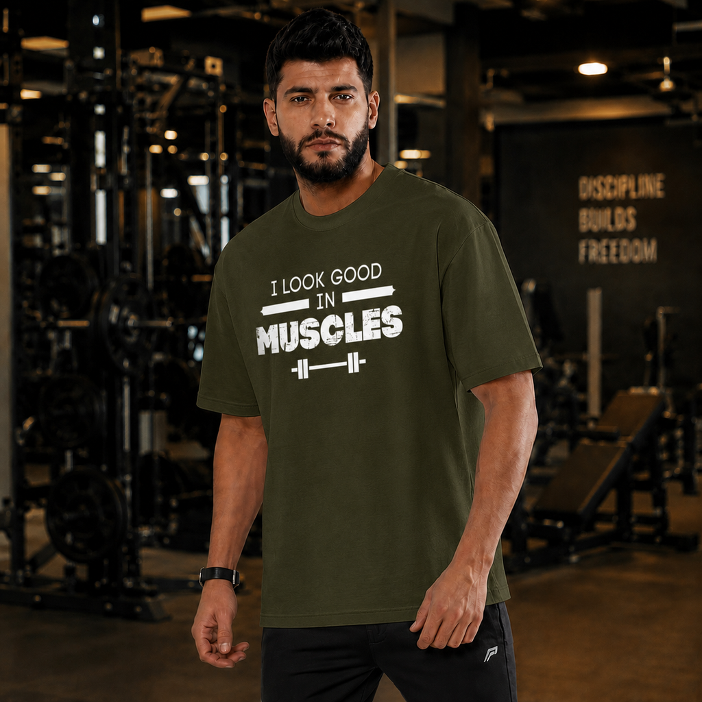 "I Look Good in Muscles" Oversized T-Shirt – Unisex Gym Tee